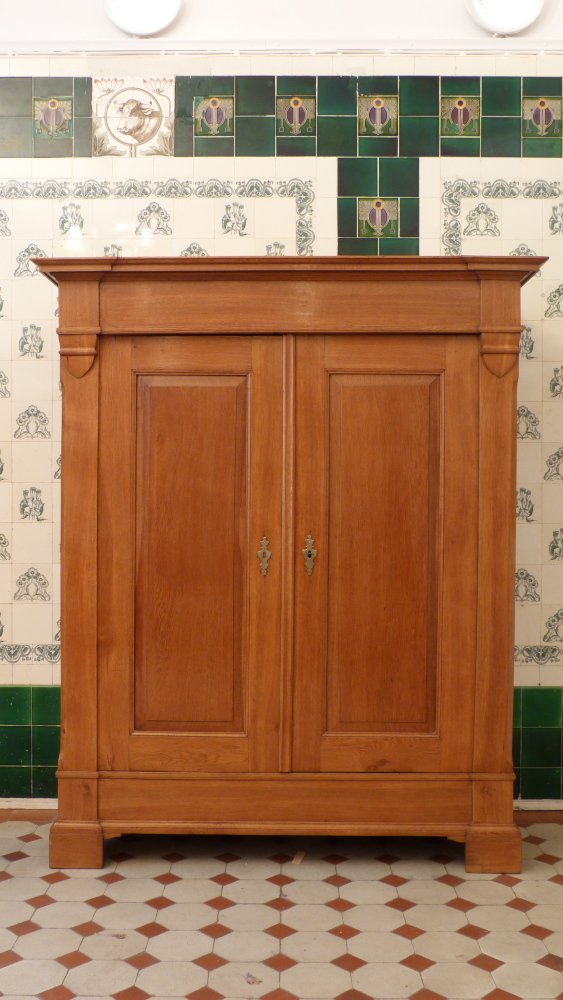 Biedermeier Kleiderschrank, massiv Eiche um 1830 Biedermeier Kleiderschrank, massiv Eiche um 1830