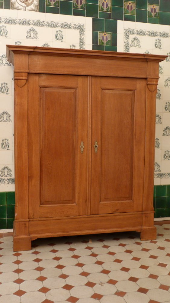 Biedermeier Kleiderschrank, massiv Eiche um 1830 Biedermeier Kleiderschrank, massiv Eiche um 1830