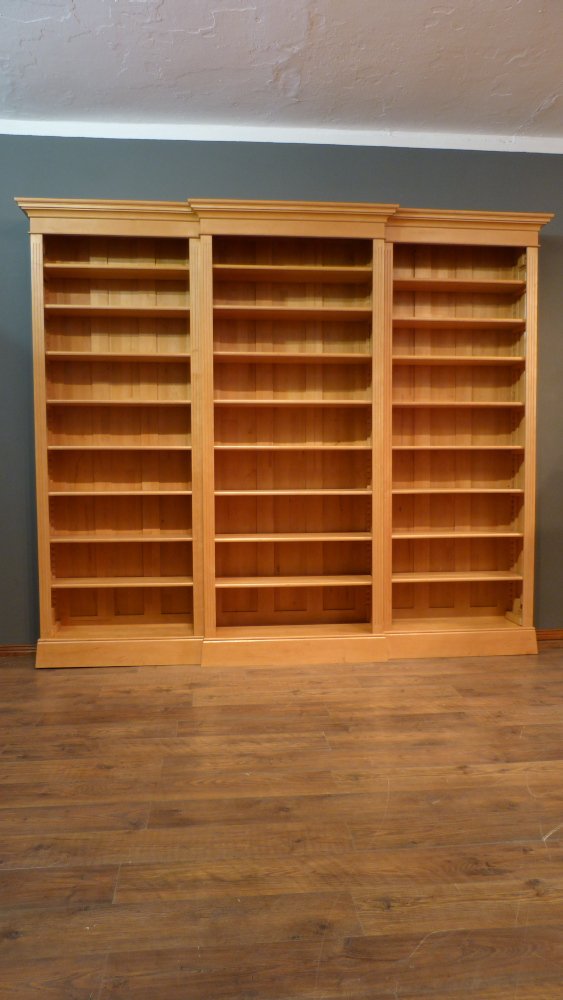 Klassisches Bücherregal mit drei Elementen, massiv Erle Klassisches Bücherregal mit drei Elementen, massiv Erle