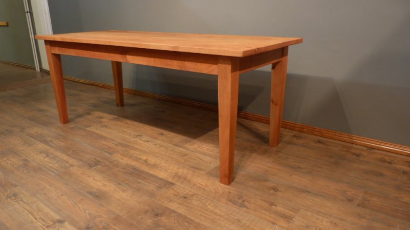 Schlichter, aufgearbeiteter Esstisch, massiv Kirschholz Schlichter, aufgearbeiteter Esstisch, massiv Kirschholz