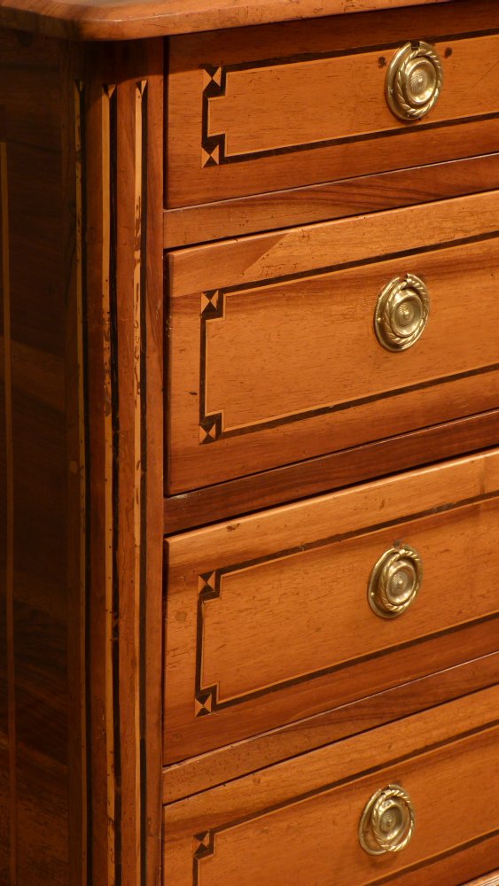 Schlichte Biedermeier Kommode, Nussbaum handpoliert um 1850 Schlichte Biedermeier Kommode, Nussbaum handpoliert um 1850