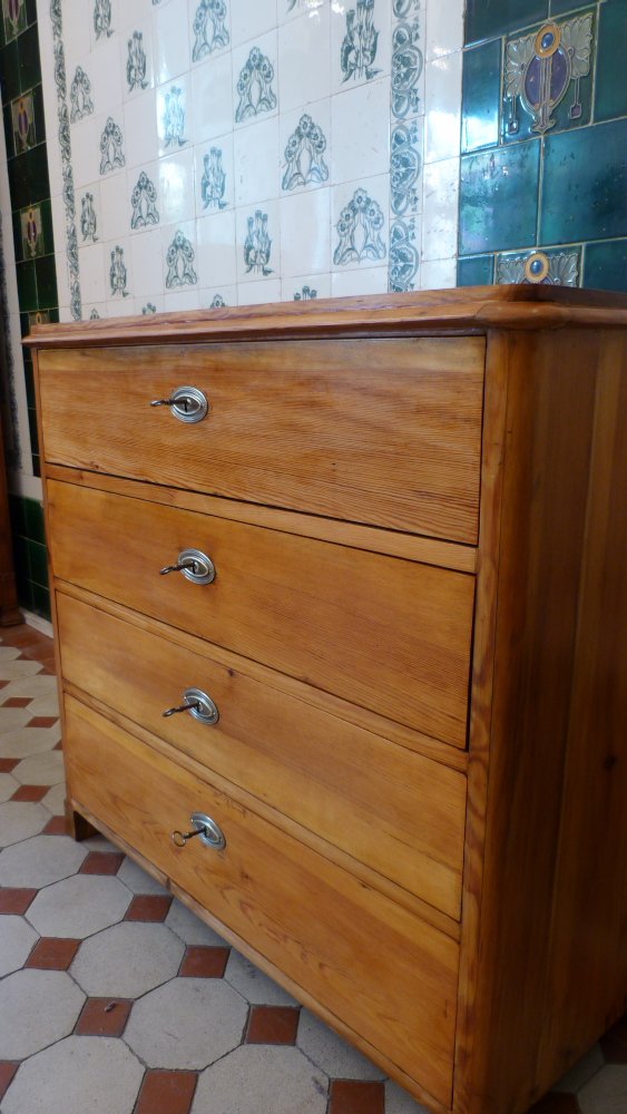 Spätbiedermeier Kommode mit Schreibklappe, Kiefer, um 1860 Spätbiedermeier Kommode mit Schreibklappe, Kiefer, um 1860