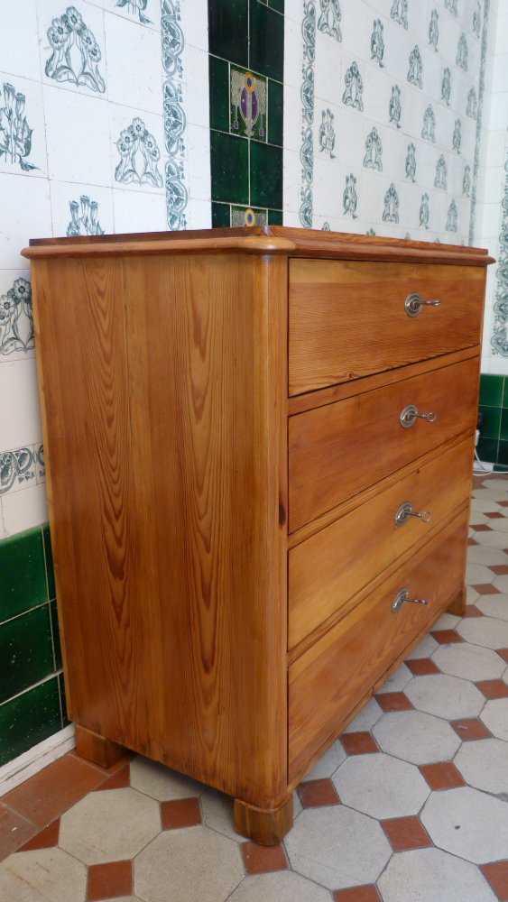 Spätbiedermeier Kommode mit Schreibklappe, Kiefer, um 1860 Spätbiedermeier Kommode mit Schreibklappe, Kiefer, um 1860