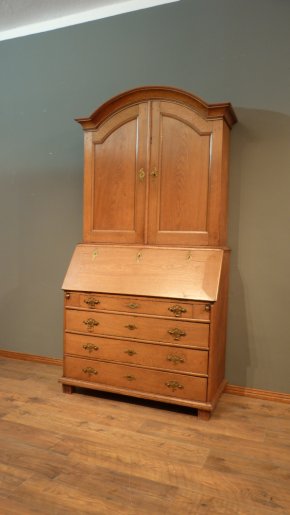 Prachtvoller Spätarocksekretär, Eiche 1780