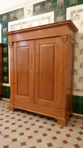 Klassischer Biedermeier Kleiderschrank, massiv Eiche um 1830