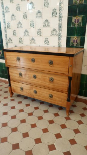 Klassische Biedermeier Kirschholzkommode mit Säulen, handpoliert um 1840