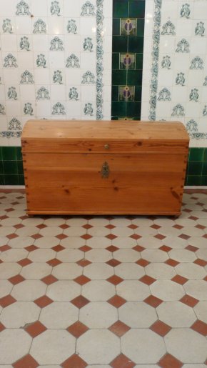 Biedermeier Runddeckeltruhe, Weichholz um 1850