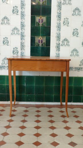 Eleganter Biedermeier Schreibtisch, Kirschholz handpoliert um 1840