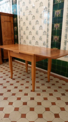 Formsch&ouml;ner Esstisch, Eschenholz um 1900