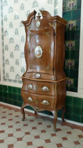 Aufwendiger Dresdener Aufsatzschrank, Nussbaum um 1890