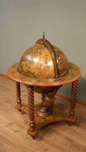 Dekorativer Globus im Renaissancestil