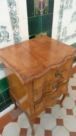 Kleine Kommode im Stile des Barock, Nussbaum um 1900