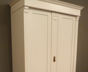 Antiker Jugendstil Kleiderschrank, Nussbaum wei&szlig; lasiert um 1910