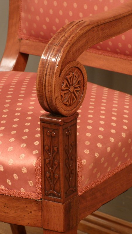 Antiker Biedermeier Sessel in Nussbaum, um 1850 Antiker Biedermeier Sessel in Nussbaum, um 1850