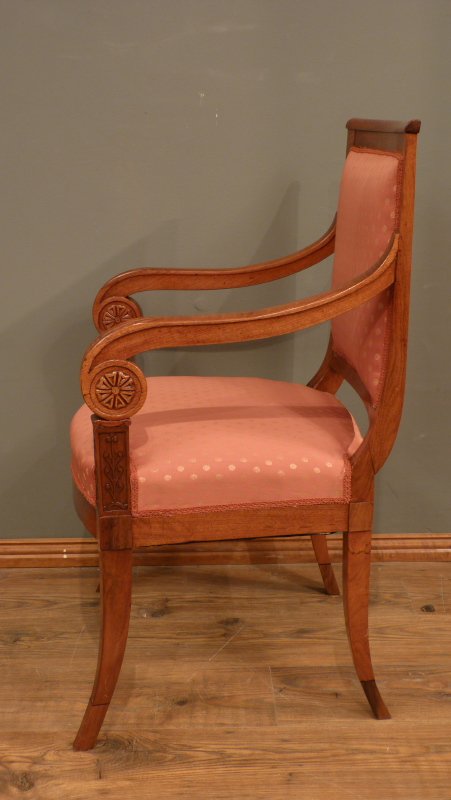 Antiker Biedermeier Sessel in Nussbaum, um 1850 Antiker Biedermeier Sessel in Nussbaum, um 1850