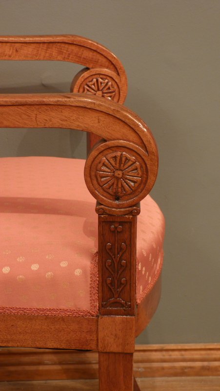 Antiker Biedermeier Sessel in Nussbaum, um 1850 Antiker Biedermeier Sessel in Nussbaum, um 1850