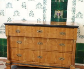 Biedermeier Kirschholzkommode mit Säulen, handpoliert um 1830
