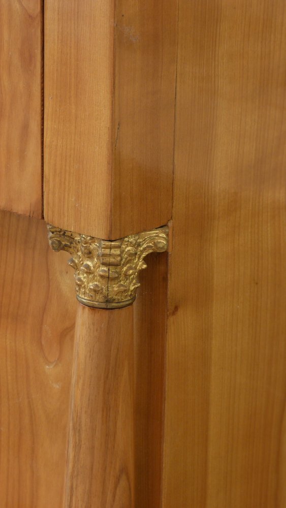 Elegante Biedermeier Kommode mit Säulen, Kirschholz handpoliert um 1830 Elegante Biedermeier Kommode mit Säulen, Kirschholz handpoliert um 1830