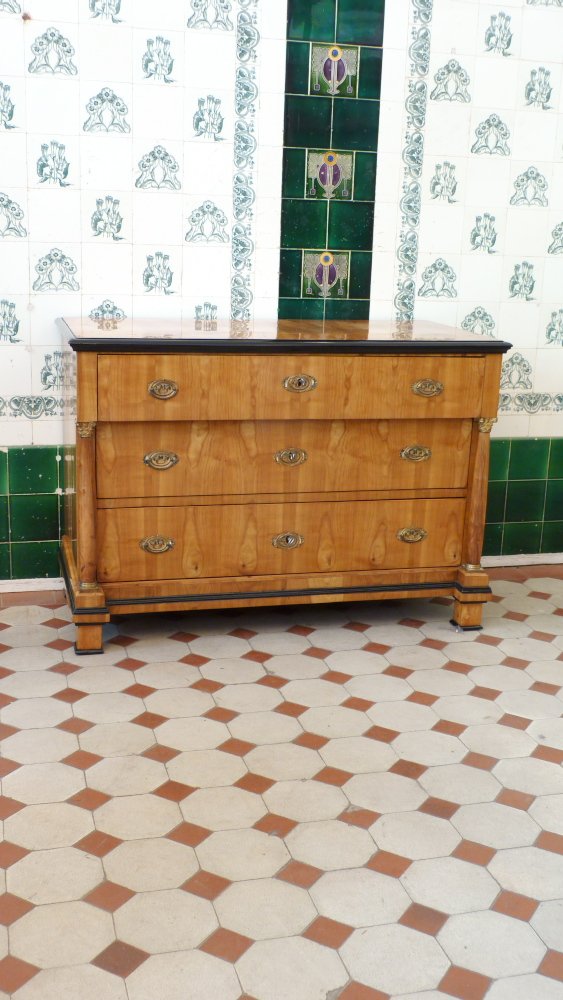 Elegante Biedermeier Kommode mit Säulen, Kirschholz handpoliert um 1830 Elegante Biedermeier Kommode mit Säulen, Kirschholz handpoliert um 1830