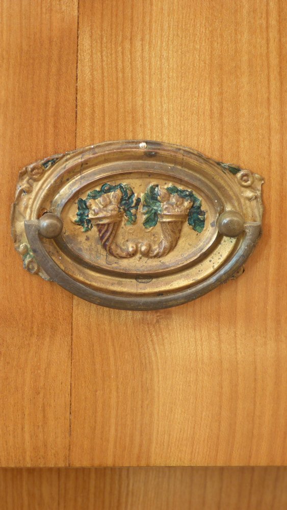 Elegante Biedermeier Kommode mit Säulen, Kirschholz handpoliert um 1830 Elegante Biedermeier Kommode mit Säulen, Kirschholz handpoliert um 1830