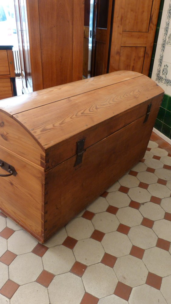 Biedermeier Runddeckeltruhe, Kiefer um 1850 Biedermeier Runddeckeltruhe, Kiefer um 1850