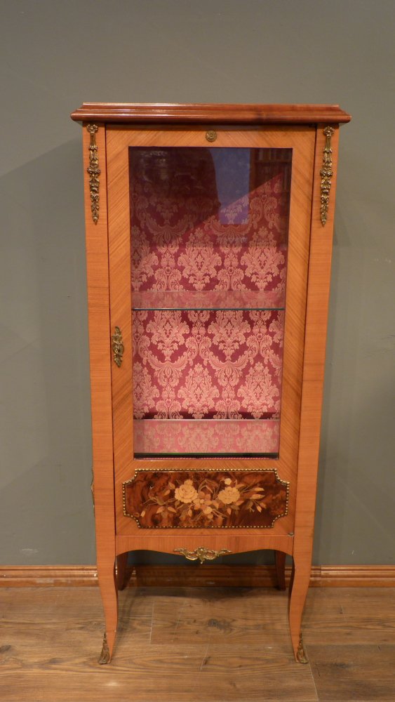 Louis-Seize Stil Vitrine, Kirschholz poliert Louis-Seize Stil Vitrine, Kirschholz poliert