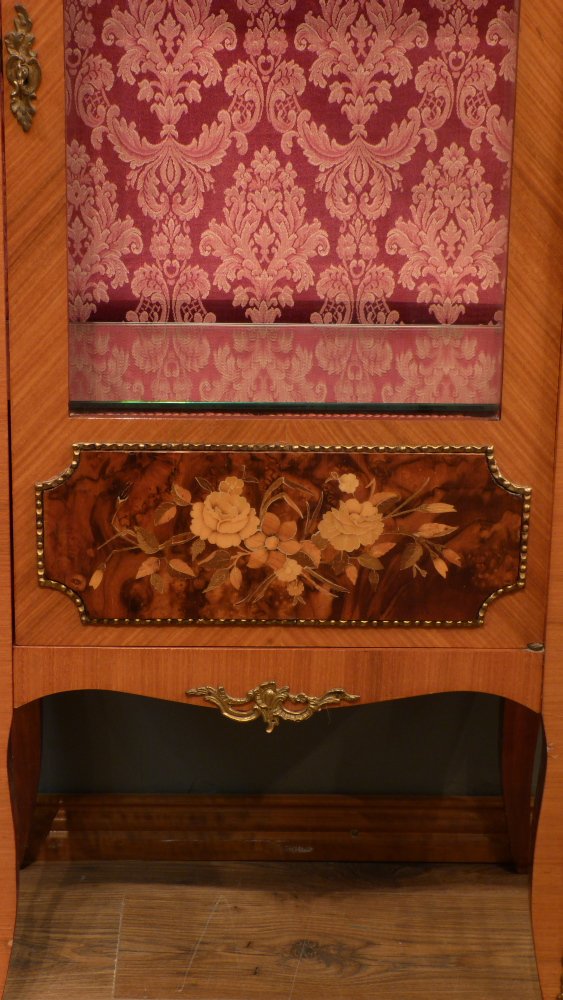 Louis-Seize Stil Vitrine, Kirschholz poliert Louis-Seize Stil Vitrine, Kirschholz poliert