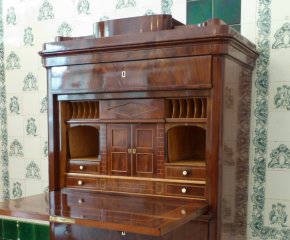 Eleganter Biedermeier Sekretär, Mahagoni handpoliert um 1840 Eleganter Biedermeier Sekretär, Mahagoni handpoliert um 1840