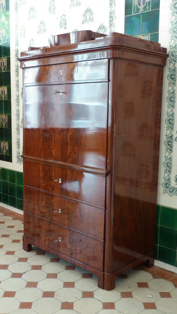Biedermeier Sekretär, Mahagoni handpoliert um 1840 Biedermeier Sekretär, Mahagoni handpoliert um 1840