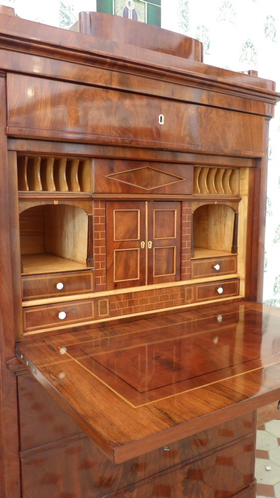 Biedermeier Sekretär, Mahagoni handpoliert um 1840 Biedermeier Sekretär, Mahagoni handpoliert um 1840