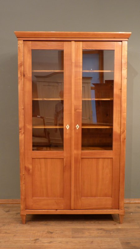 Antike Schränke, antiker Kirschholz Bücher oder Geschirrschrank Antike Schränke, antiker Kirschholz Bücher oder Geschirrschrank