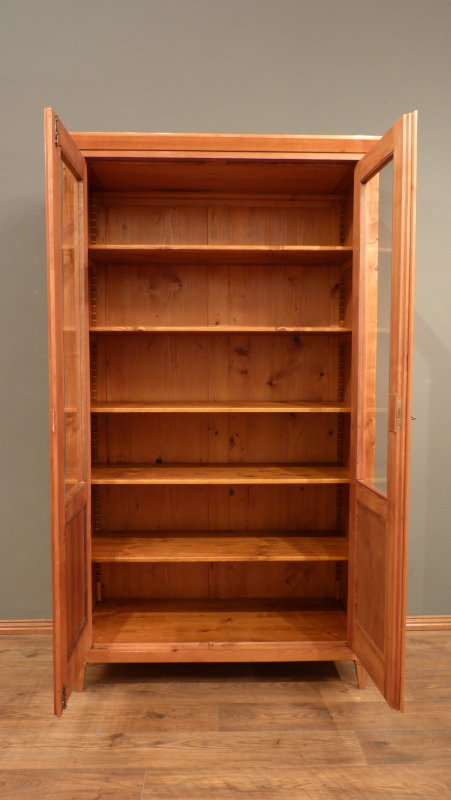 Antike Schränke, antiker Kirschholz Bücher oder Geschirrschrank Antike Schränke, antiker Kirschholz Bücher oder Geschirrschrank