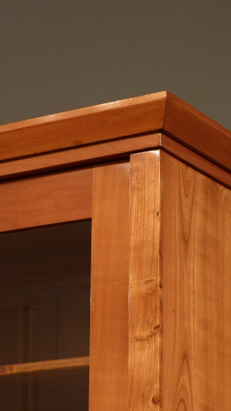 Antike Schränke, antiker Kirschholz Bücher oder Geschirrschrank Antike Schränke, antiker Kirschholz Bücher oder Geschirrschrank