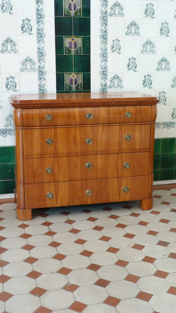 Klassische Biedermeierkommode, Kirschholz um 1850 Klassische Biedermeierkommode, Kirschholz um 1850