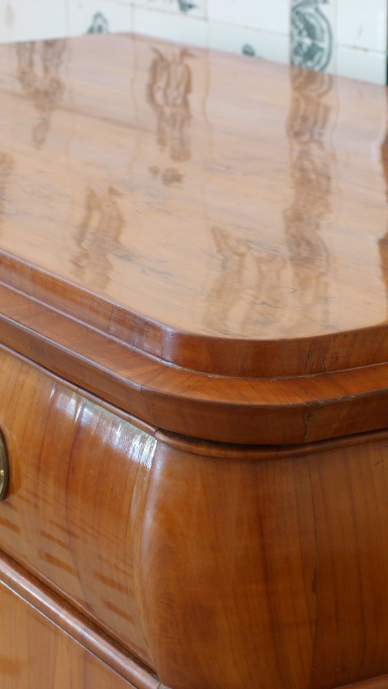 Klassische Biedermeierkommode, Kirschholz um 1850 Klassische Biedermeierkommode, Kirschholz um 1850