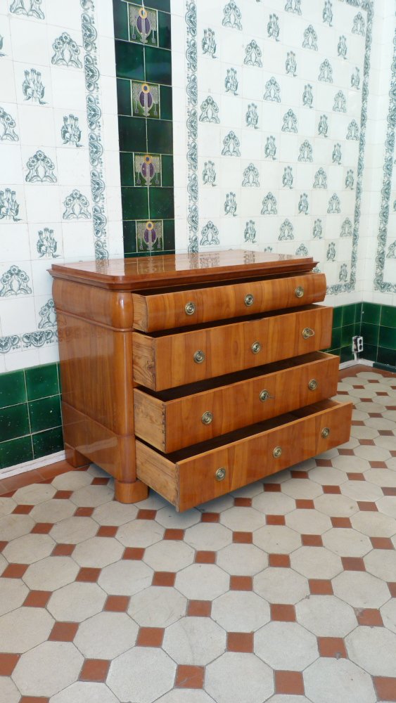 Klassische Biedermeierkommode, Kirschholz um 1850 Klassische Biedermeierkommode, Kirschholz um 1850