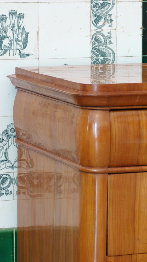 Klassische Biedermeierkommode, Kirschholz um 1850 Klassische Biedermeierkommode, Kirschholz um 1850