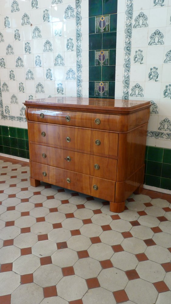 Klassische Biedermeierkommode, Kirschholz um 1850 Klassische Biedermeierkommode, Kirschholz um 1850