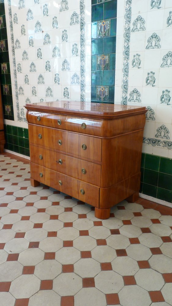 Klassische Biedermeierkommode, Kirschholz um 1850 Klassische Biedermeierkommode, Kirschholz um 1850