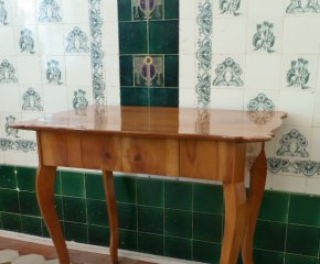 Formschöner Biedermeier Schreibtisch, Kirschholz handpoliert um 1850