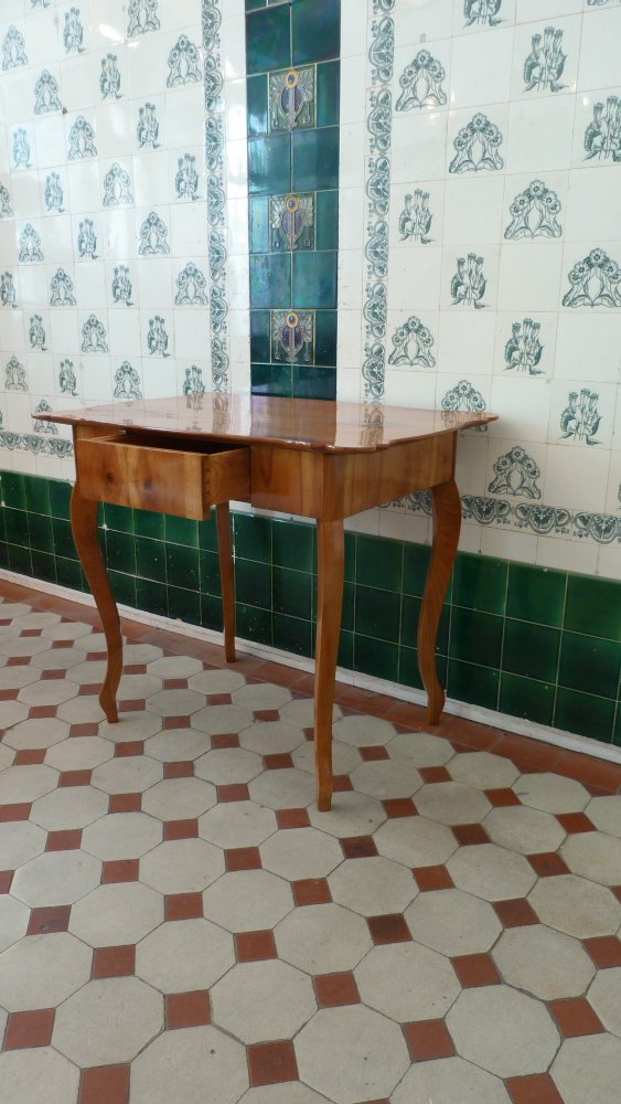 Formschöner Biedermeier Schreibtisch, Kirschholz handpoliert um 1850 Formschöner Biedermeier Schreibtisch, Kirschholz handpoliert um 1850