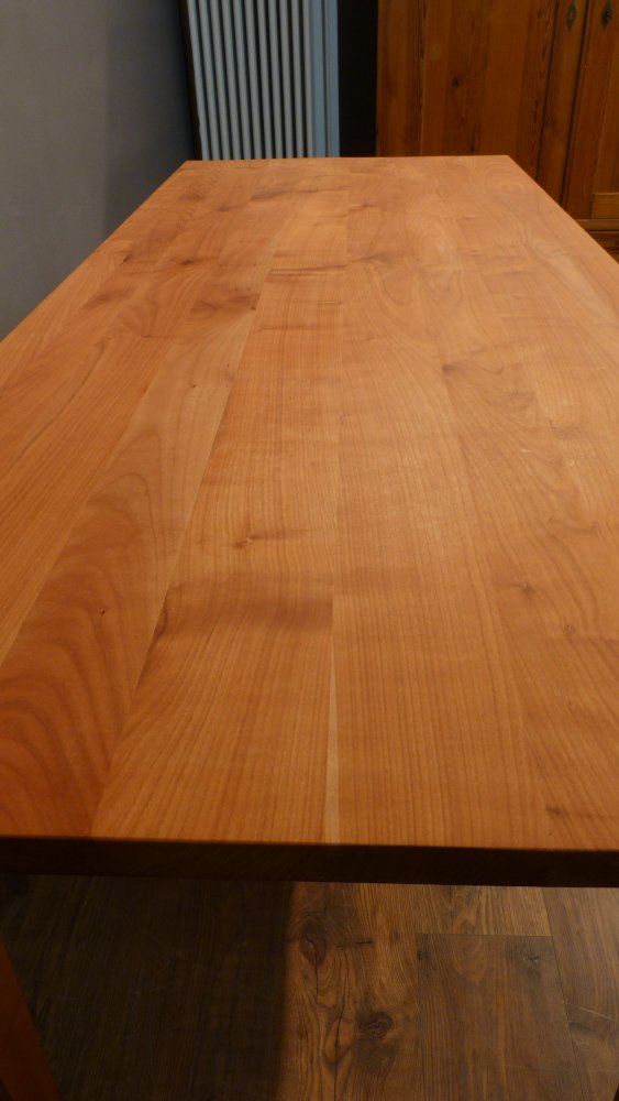 Schlichter, aufgearbeiteter Esstisch, massiv Kirschholz Schlichter, aufgearbeiteter Esstisch, massiv Kirschholz