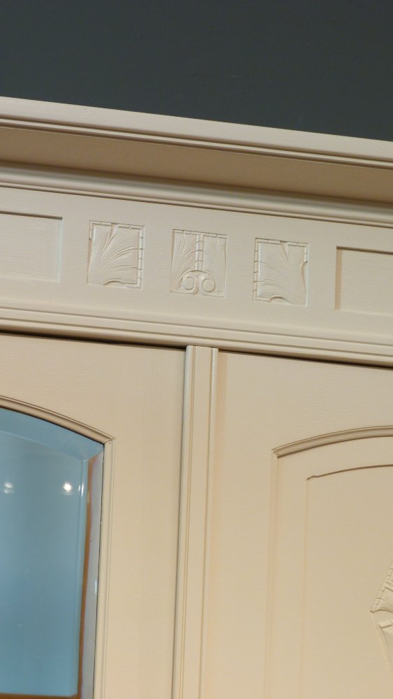 Eleganter Jugendstil Kleiderschrank, Eiche weiß lasiert um 1910 Eleganter Jugendstil Kleiderschrank, Eiche weiß lasiert um 1910