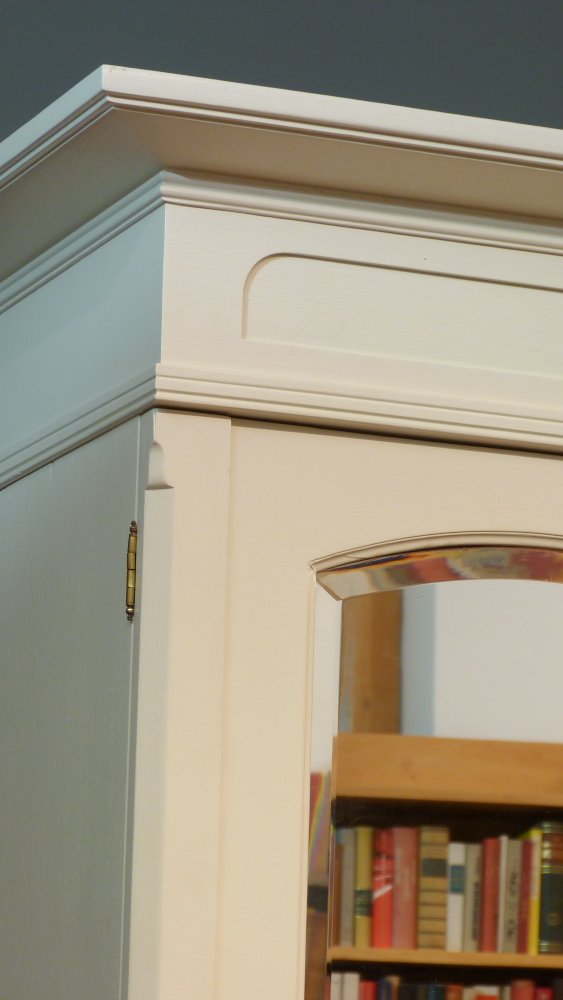 Eleganter Jugendstil Kleiderschrank, Eiche weiß lasiert um 1910 Eleganter Jugendstil Kleiderschrank, Eiche weiß lasiert um 1910