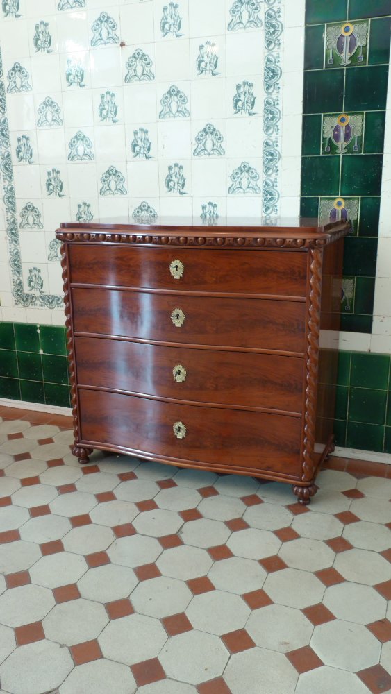 Vierschübige Kommode, Mahagoni handpoliert um 1880 Vierschübige Kommode, Mahagoni handpoliert um 1880