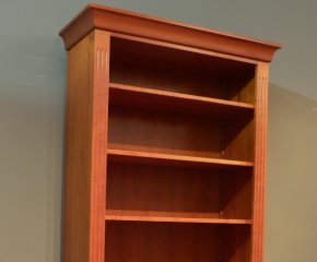 Kirschholz Bücherregal im klassischen Stil