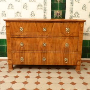 Klassische Biedermeier Kommode, Nussbaum um 1840