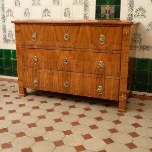 Klassische Biedermeier Kommode, Nussbaum um 1840