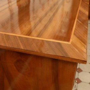Klassische Biedermeier Kommode, Nussbaum um 1840