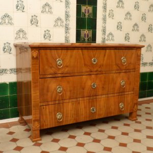 Klassische Biedermeier Kommode, Nussbaum um 1840
